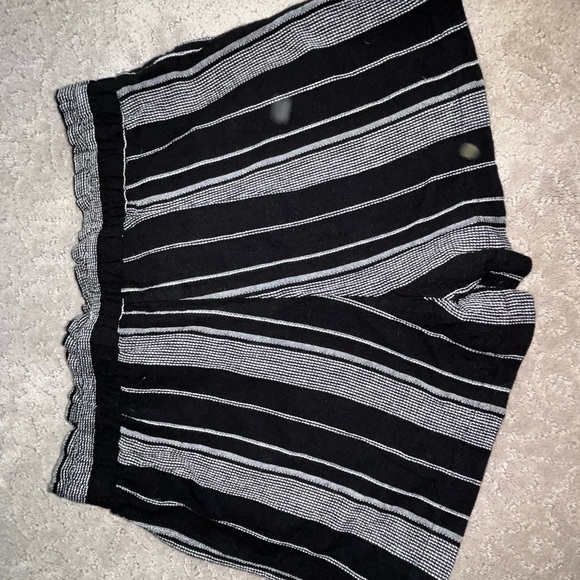 Jolt dress shorts//size medium//never worn - Picture 3 of 3